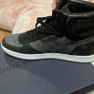 Brand new Mens Hightop Louis Vuitton Sneakers